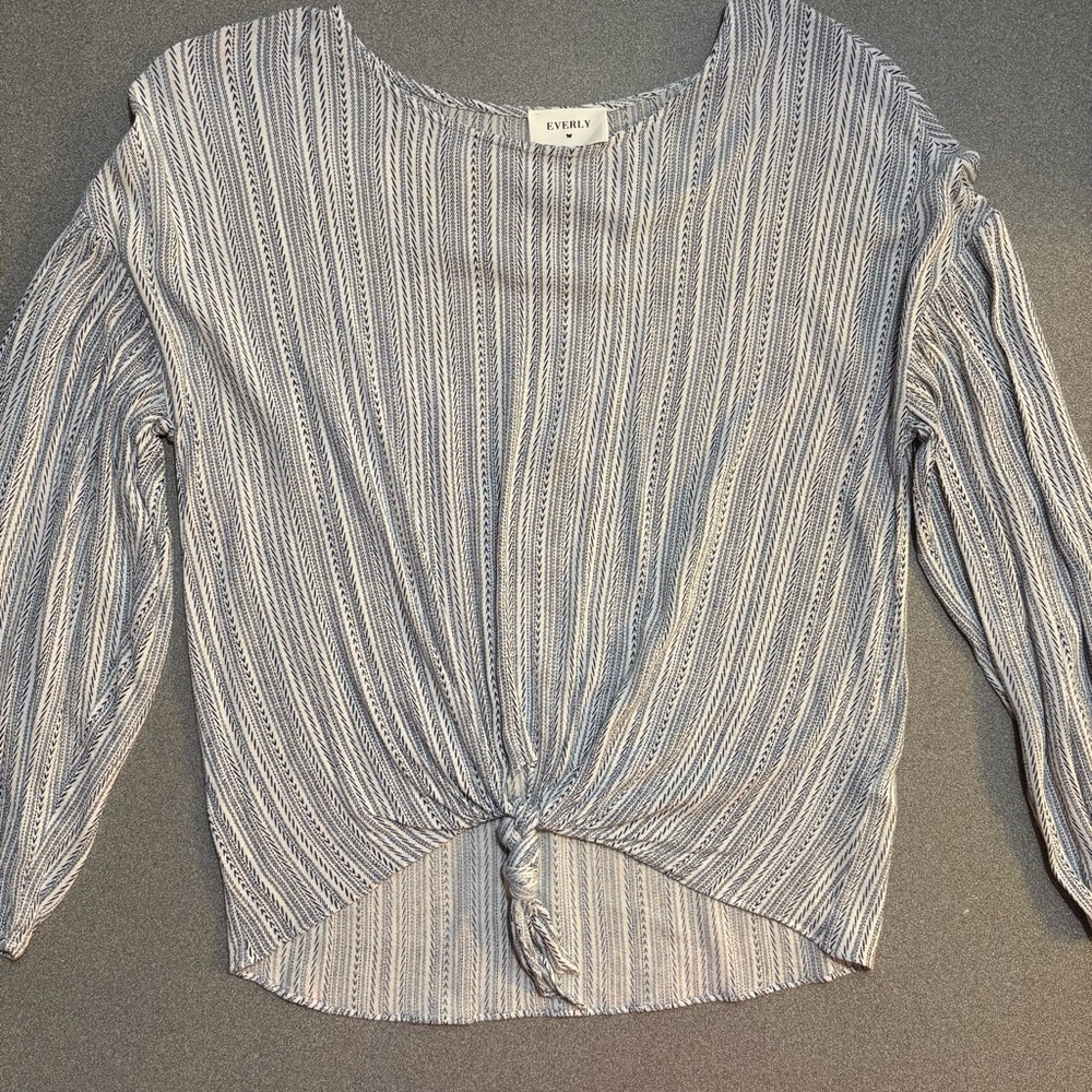 Everly Sz SMALL Arrow Tie Front Top L/S Pullover Shirt Blue‎ White Stripe…